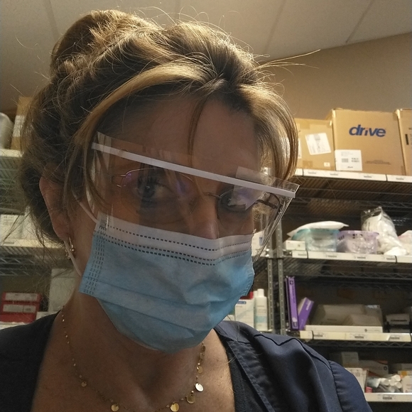 Meet your Posher, Denise - Picture 2 of 3